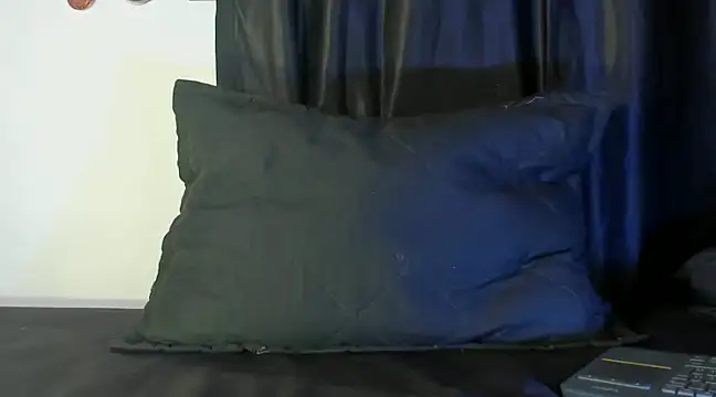 Snapshot of zyongracia chatting on December 17, 12:22 pm zyongracia online show from December 17, 12:22 pm