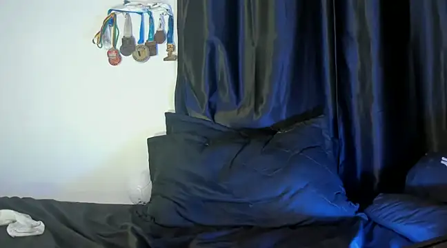 Snapshot of zyongracia chatting on December 18, 4:09 am zyongracia online show from December 18, 4:09 am