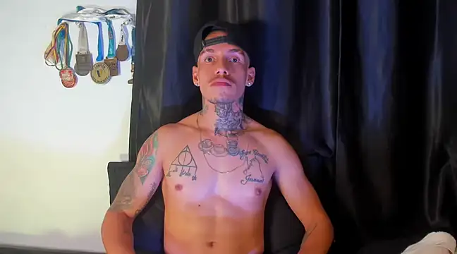 Snapshot of zyongracia chatting on December 21, 7:03 am zyongracia online show from December 21, 7:03 am