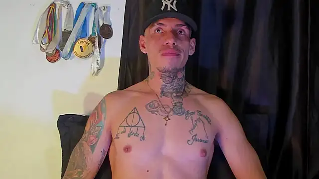 Snapshot of zyongracia chatting on February 23, 11:22 am zyongracia online show from February 23, 11:22 am