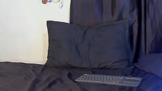 Snapshot of zyongracia chatting on February 23, 2:25 pm zyongracia online show from February 23, 2:25 pm