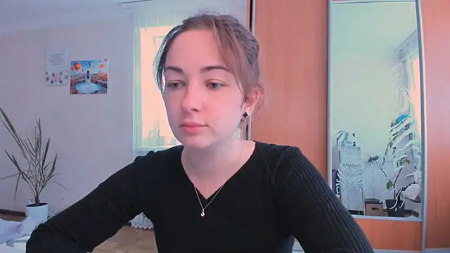 cClandesTina online show from September 18, 11:01 am