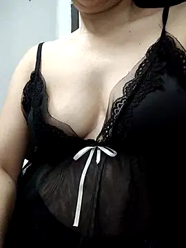 Snapshot of Haralushiaaa chatting on October 8, 5:05 am Haralushiaaa online show from October 8, 5:05 am