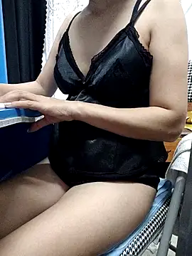 Snapshot of Haralushiaaa chatting on October 21, 5:13 pm Haralushiaaa online show from October 21, 5:13 pm