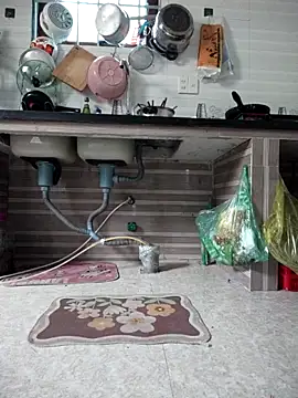 Snapshot of Haralushiaaa chatting on October 28, 3:21 am Haralushiaaa online show from October 28, 3:21 am