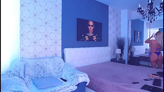 Snapshot of MaryMatiss chatting on October 17, 7:33 am MaryMatiss online show from October 17, 7:33 am