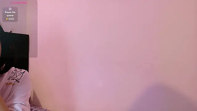 littleebluee online show from August 7, 12:51 pm