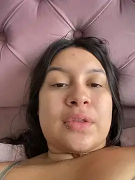 Pretty Isadora online show from January 30, 3:40 pm