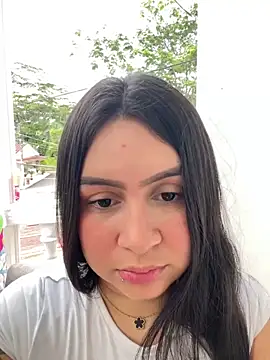 Pretty Isadora online show from January 31, 8:01 pm