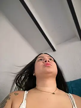 Pretty Isadora online show from March 7, 9:38 pm