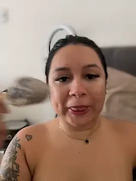 Pretty Isadora online show from October 9, 7:56 pm