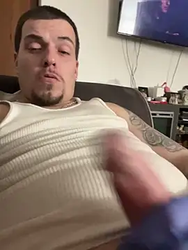 Snapshot of joeycbigcock chatting on February 24, 5:33 am joeycbigcock online show from February 24, 5:33 am