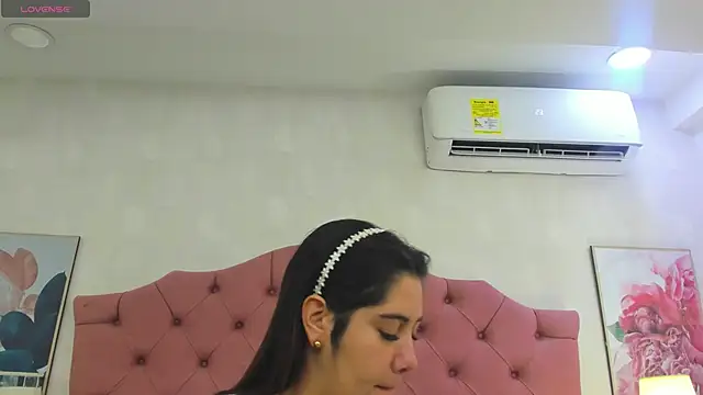 ThyaraJhons online show from June 27, 11:59 am