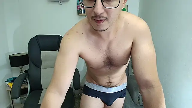 Snapshot of jacob_strokes01 chatting on December 15, 6:01 pm jacob strokes01 online show from December 15, 6:01 pm