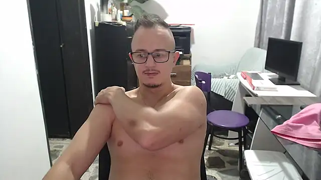 Snapshot of jacob_strokes01 chatting on July 18, 3:22 am jacob strokes01 online show from July 18, 3:22 am
