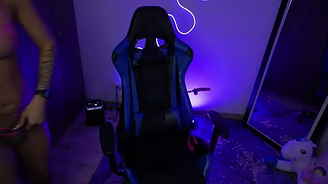 Snapshot of tay_ler3 chatting on April 23, 11:18 pm tay ler3 online show from April 23, 11:18 pm