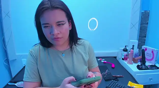 Snapshot of Amy_hoy69 chatting on December 15, 11:23 am Amy hoy69 online show from December 15, 11:23 am