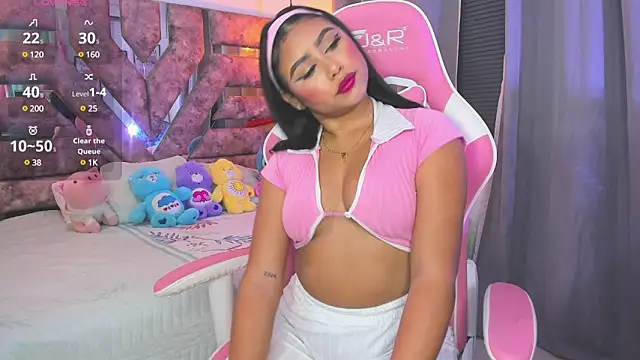 Snapshot of Mia_coxx1 chatting on January 13, 1:13 am Mia coxx1 online show from January 13, 1:13 am