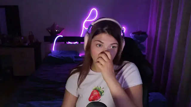 helengilmor online show from September 20, 3:46 pm