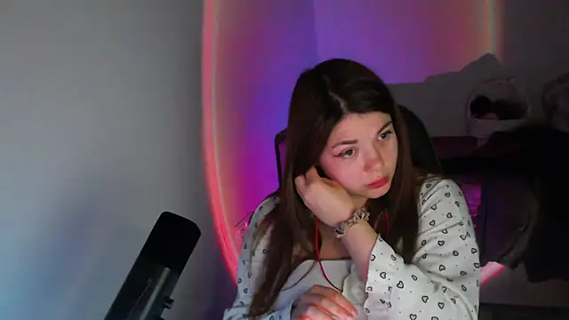 helengilmor online show from February 11, 6:13 pm