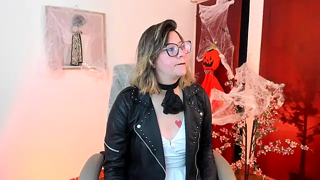 Chanelll Taylorr  online show from October 11, 12:58 pm