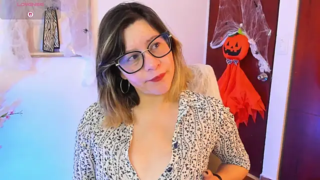 Chanelll Taylorr  online show from October 27, 11:58 am