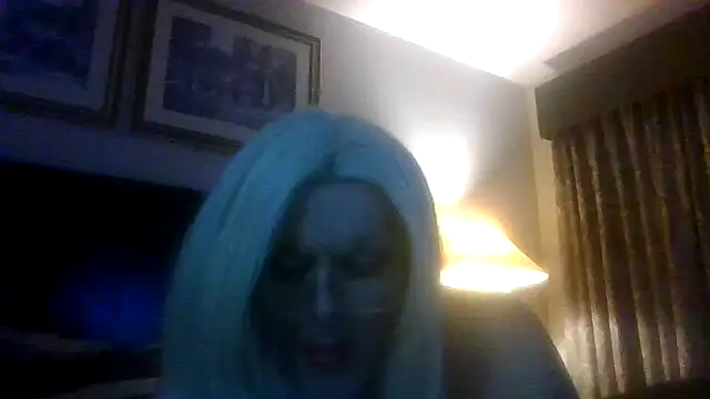 Snapshot of SassyCrystal77 chatting on March 16, 10:52 am SassyCrystal77 online show from March 16, 10:52 am