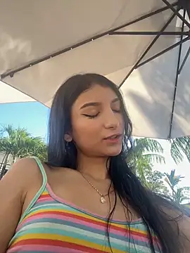 Snapshot of loly-yandere chatting on January 18, 8:19 pm loly-yandere online show from January 18, 8:19 pm