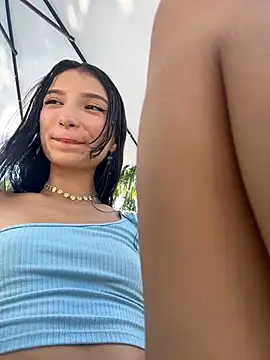 Snapshot of loly-yandere chatting on January 23, 8:24 pm loly-yandere online show from January 23, 8:24 pm