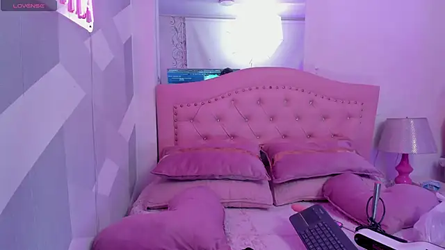 Snapshot of Naomi-Haruno chatting on May 15, 4:52 am Naomi-Haruno online show from May 15, 4:52 am
