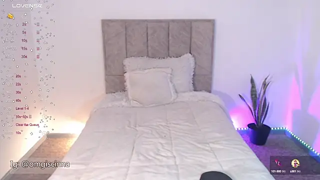Snapshot of _CINAMON_13_ chatting on February 6, 3:52 pm CINAMON 13 online show from February 6, 3:52 pm