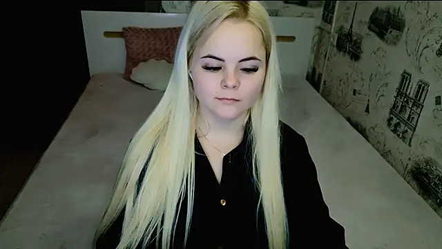 lovely-eyes online show from February 11, 7:30 pm