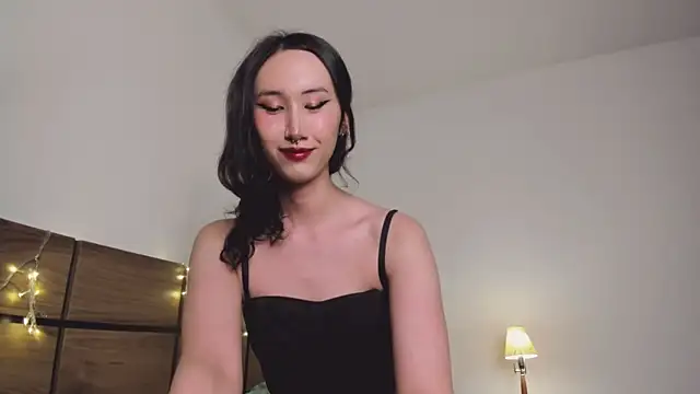 Snapshot of asian_kiya chatting on December 26, 10:41 pm asian kiya online show from December 26, 10:41 pm