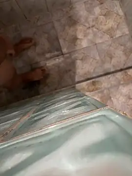 Snapshot of betinhodelas chatting on April 3, 1:53 pm betinhodelas online show from April 3, 1:53 pm