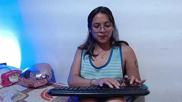 Zoe--khalL online show from January 15, 6:18 am