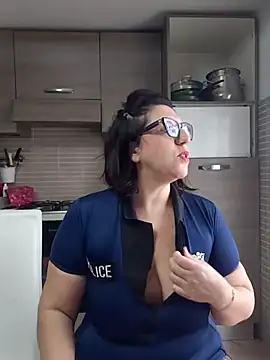 Snapshot of carolyne2023 chatting on January 14, 8:20 am carolyne2023 online show from January 14, 8:20 am