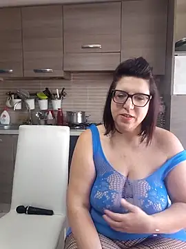 Snapshot of carolyne2023 chatting on February 1, 9:08 am carolyne2023 online show from February 1, 9:08 am