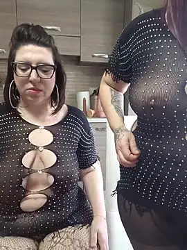 Snapshot of carolyne2023 chatting on February 8, 8:18 am carolyne2023 online show from February 8, 8:18 am