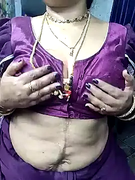 Snapshot of Rani_Darling_99 chatting on February 17, 12:45 pm Rani Darling 99 online show from February 17, 12:45 pm