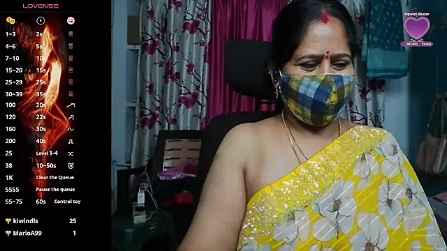 Snapshot of Rani_Darling_99 chatting on March 20, 6:13 pm Rani Darling 99 online show from March 20, 6:13 pm