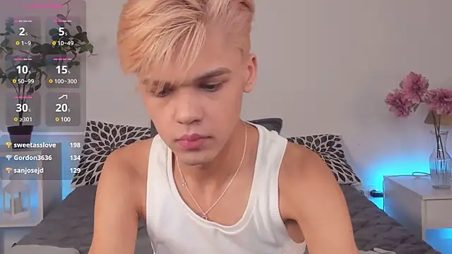 Snapshot of Felix_Rey chatting on February 2, 10:39 pm Felix Rey online show from February 2, 10:39 pm