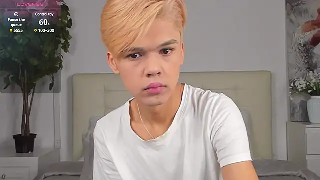 Snapshot of Felix_Rey chatting on February 6, 4:03 pm Felix Rey online show from February 6, 4:03 pm