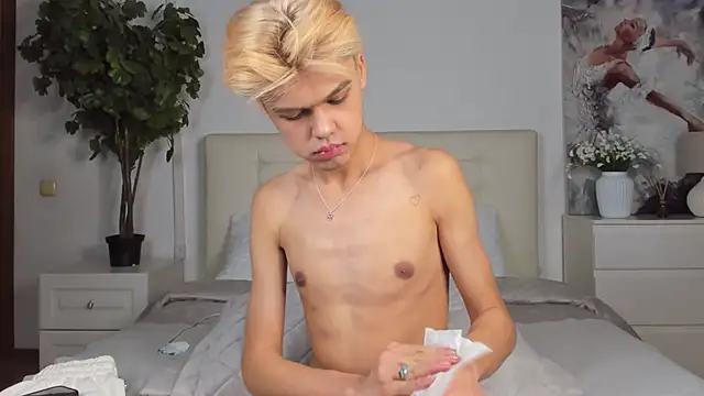 Snapshot of Felix_Rey chatting on February 9, 10:11 pm Felix Rey online show from February 9, 10:11 pm