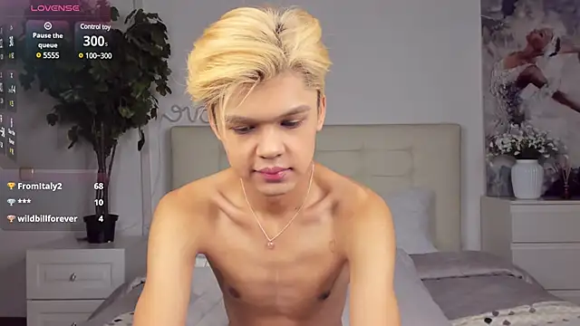 Snapshot of Felix_Rey chatting on February 22, 11:35 pm Felix Rey online show from February 22, 11:35 pm