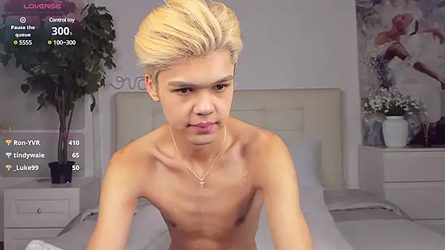 Snapshot of Felix_Rey chatting on February 23, 11:04 pm Felix Rey online show from February 23, 11:04 pm