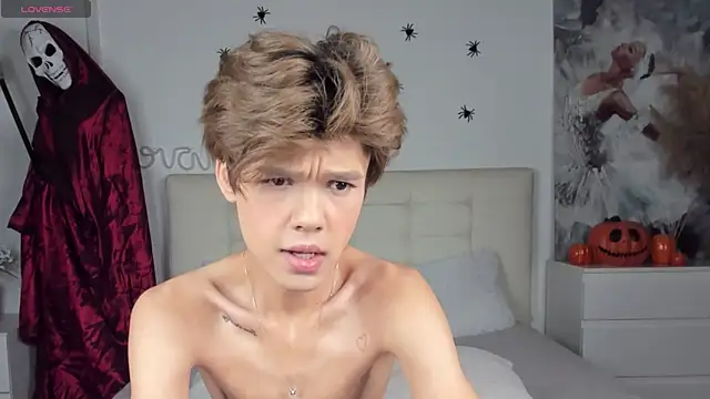 Snapshot of Felix_Rey chatting on November 1, 10:56 pm Felix Rey online show from November 1, 10:56 pm