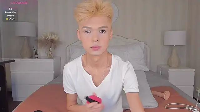 Felix Rey online show from November 12, 5:24 pm