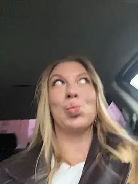 Snapshot of Sweet___Emily chatting on November 7, 12:38 pm Sweet Emily online show from November 7, 12:38 pm