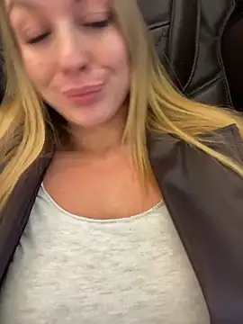 Snapshot of Sweet___Emily chatting on November 28, 5:04 pm Sweet Emily online show from November 28, 5:04 pm