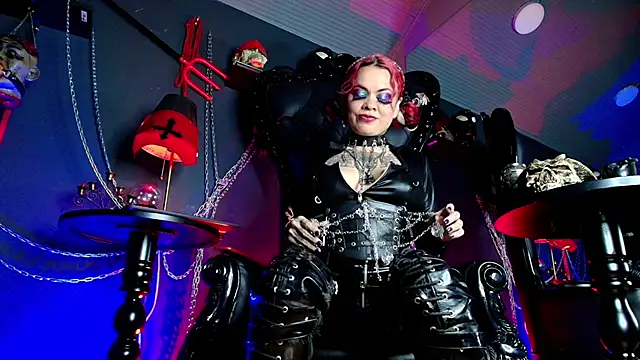 Snapshot of MorganaCrowley chatting on April 2, 11:19 am MorganaCrowley online show from April 2, 11:19 am